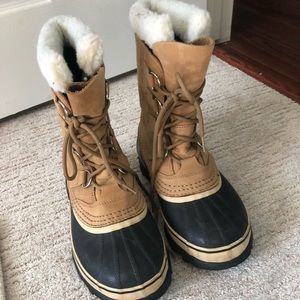 Sorel Caribou boots size 9 women’s